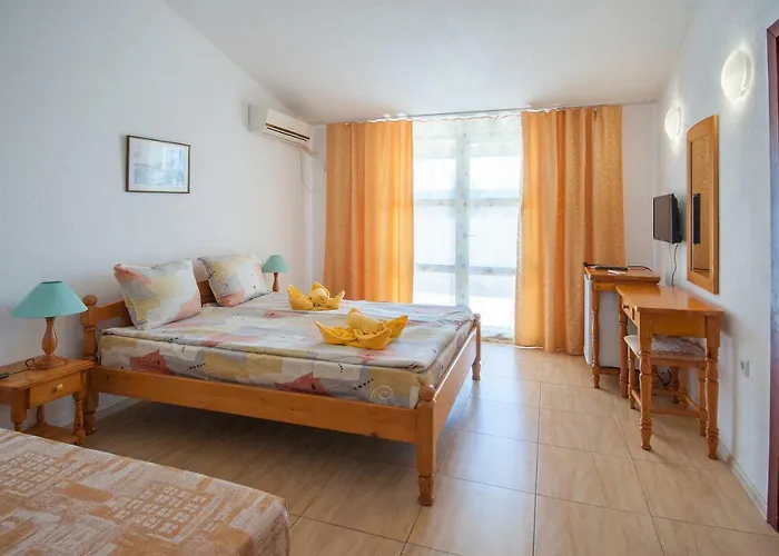 Stefanov 1 * Lozenets